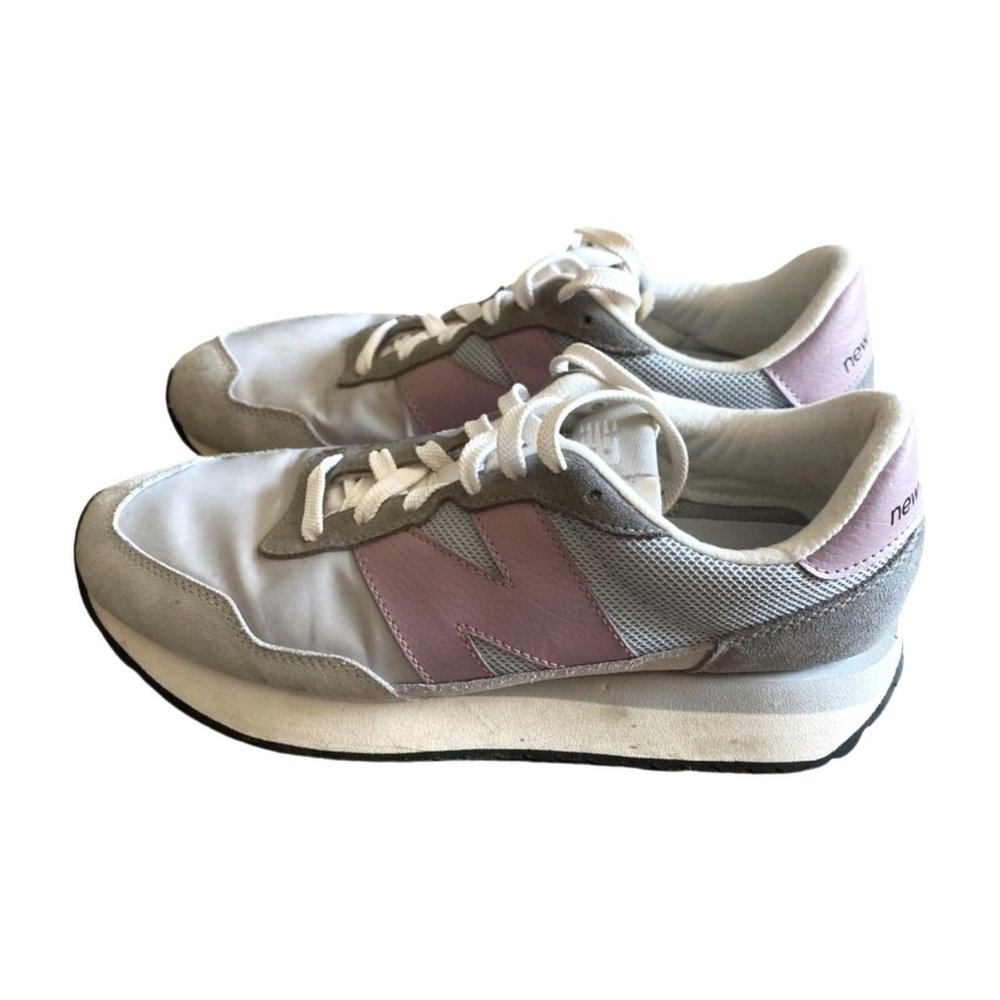GREAT CONDITION! New Balance 237 sneakers, size 8.